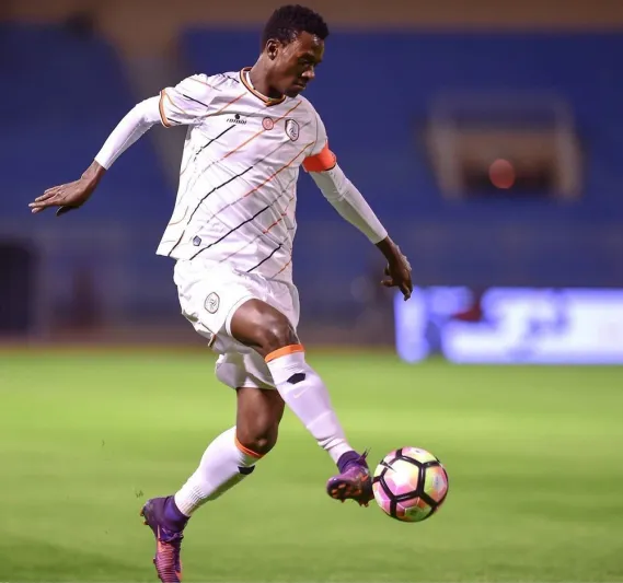 حسن معاذ ينهي مسيرته مع الشباب