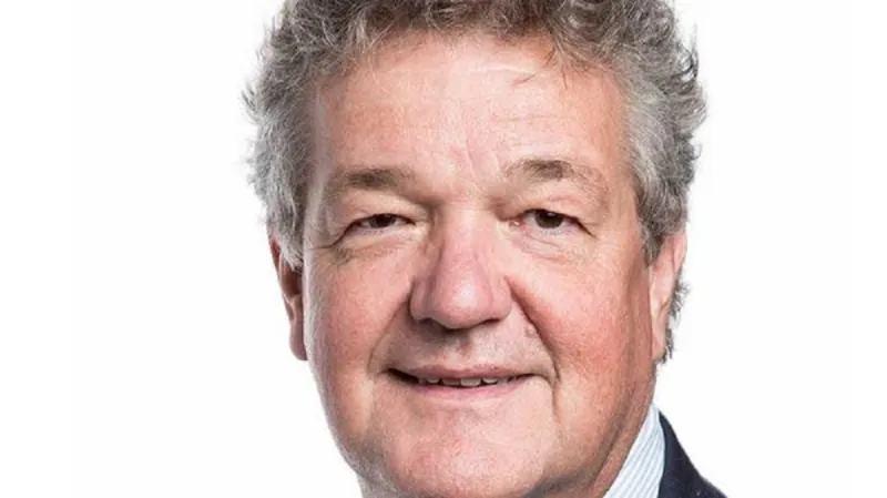 صحافي يقتل زوجته بمطرقة في دبي