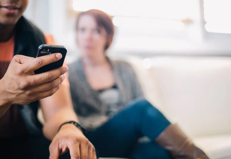 قبل أن يفوت الأوان.. هكذا تقتل التكنولوجيا حياتك الأسرية