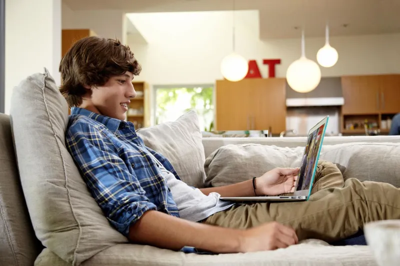 قبل أن يفوت الأوان.. هكذا تقتل التكنولوجيا حياتك الأسرية