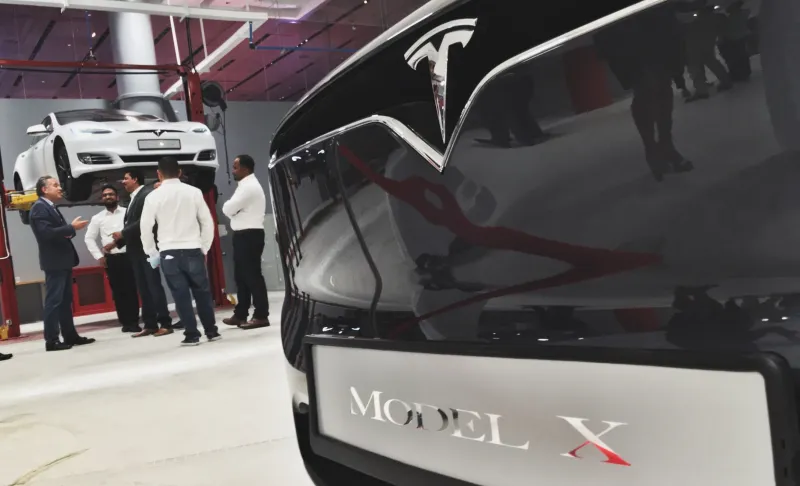 «تيسلا» تفتتح متجراً جديداً ومركز خدمات لها في دبي