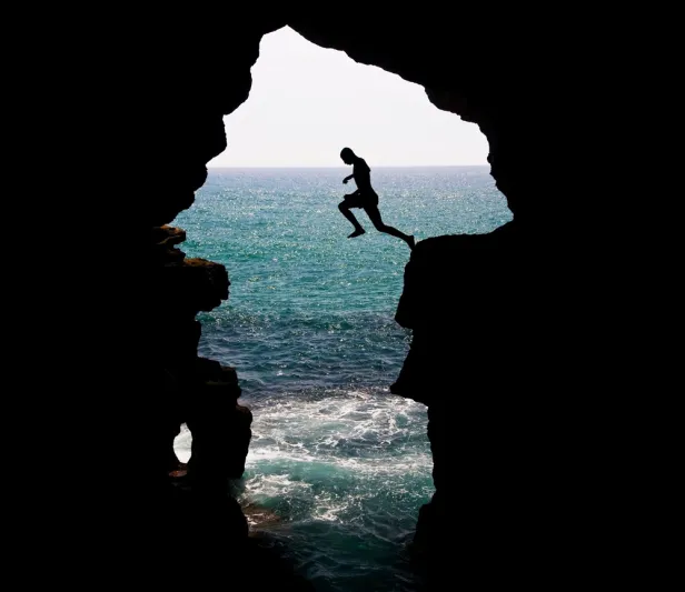 أماكن أثرية غامضة في عالمنا العربي.. «مغارة هرقل» و«البارون»