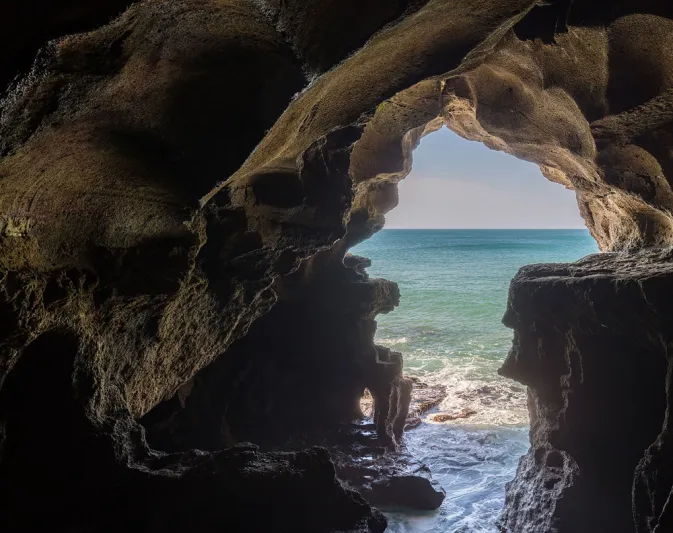 أماكن أثرية غامضة في عالمنا العربي.. «مغارة هرقل» و«البارون»