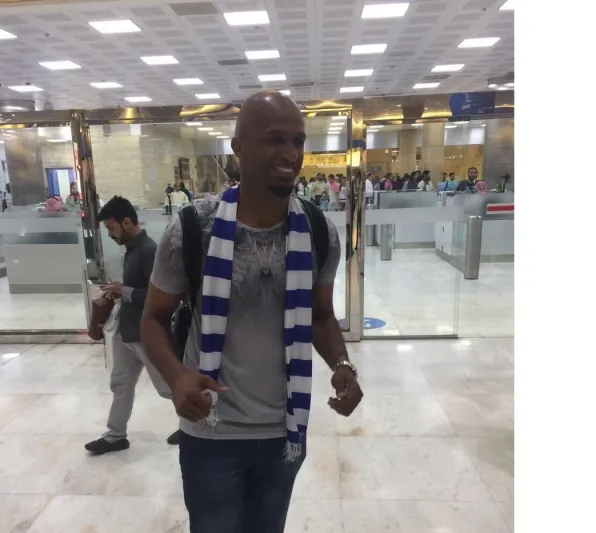 بالفيديو والصور علي الحبسي يصل السعودية تمهيدًا لانضمامه رسميًا لنادي الهلال 