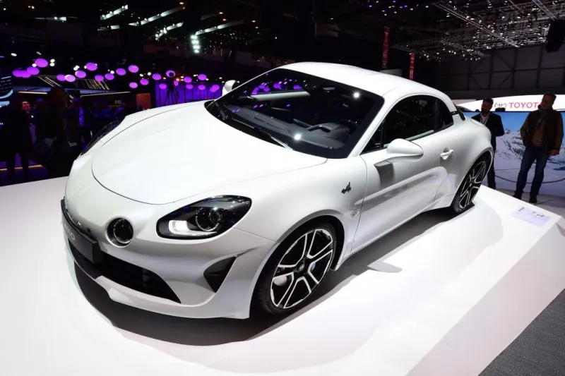 أفضل السيارات الفاخرة لعام 2018 وأسعارها (صور)