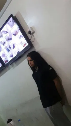 «#سلمان_الحزم_يسجن_الامير».. شاهد القصة كاملة ولحظة ضبطه على «تويتر»