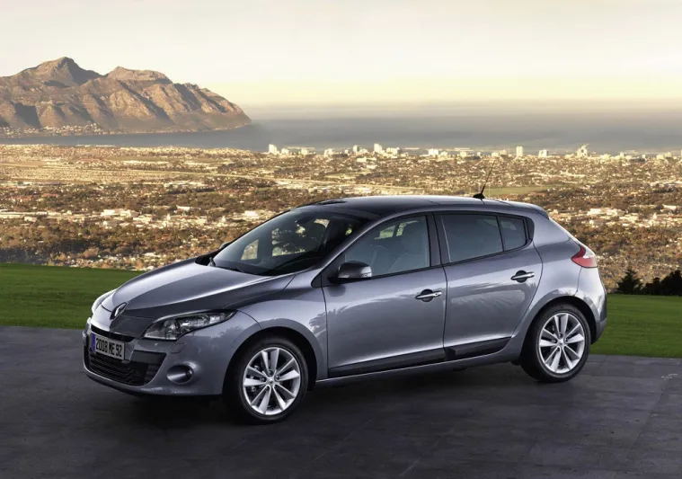 «رينو ميجان» 4 أجيال على مدار 22 عاماً.. إليك فئاتها المختلفة