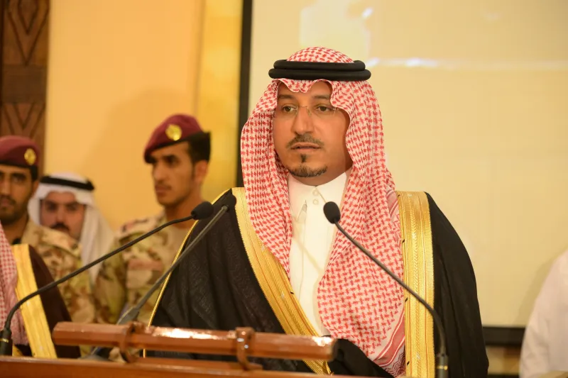 فيديو|أمير منطقة عسير يلقن الشهادتين