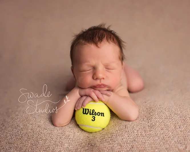 شاهد| معجزة نجاة أصغر طفلة بالعالم.. «ولدت بحجم كرة التنس»