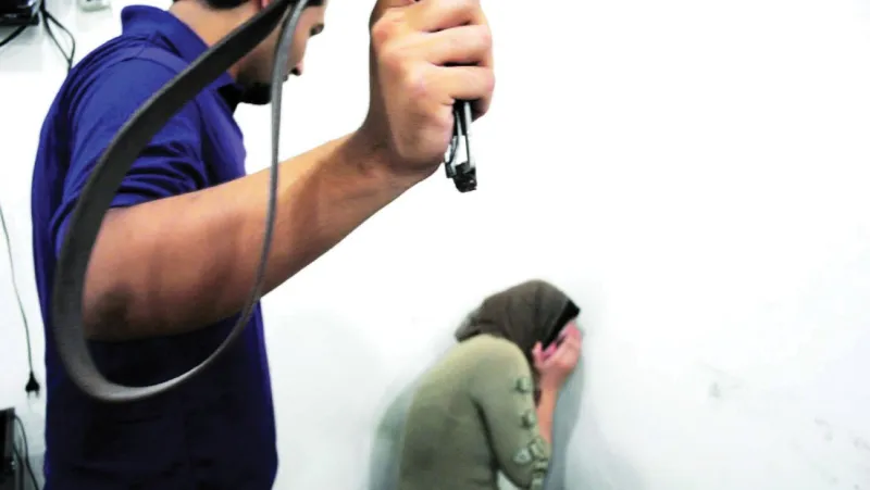 أب يعذب ابنته حتى الموت لشكه فى سرقتها 3 آلاف جنيه