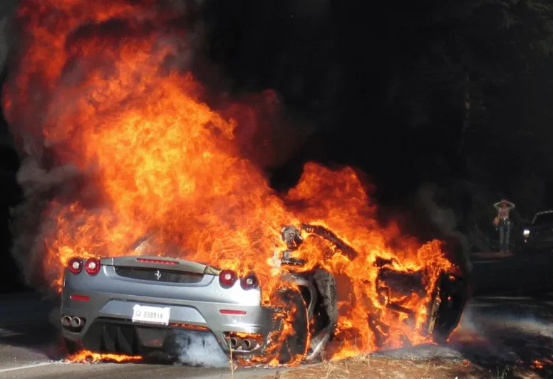 ارتفاع ضحايا حادث قرن العلم بعمان إلى 3 وفيات و13 إصابة