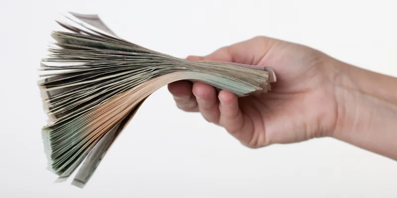 البنوك المحلية تستعد لصرف رواتب الأسد غدًا