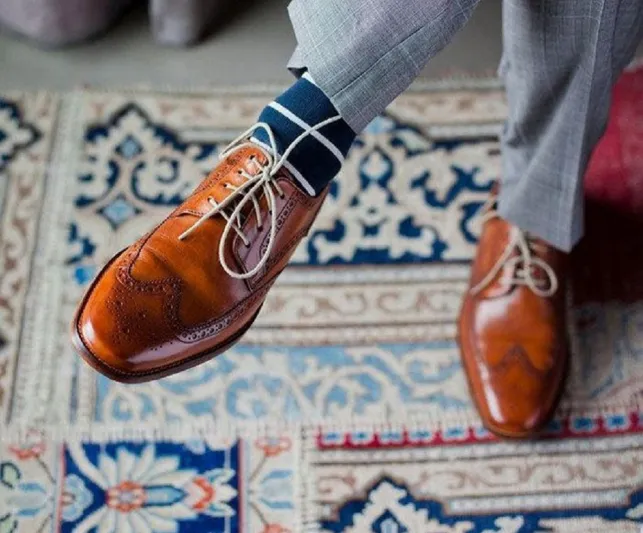 لتكتمل اناقتك.. 6 قواعد اتبعها قبل انتعال الحذاء البني