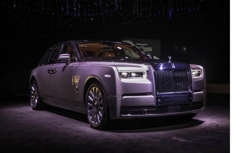 بالصور رولز رويس تكشف عن طراز فانتوم الفئة الثامنة السيارة الأفخم للشركة