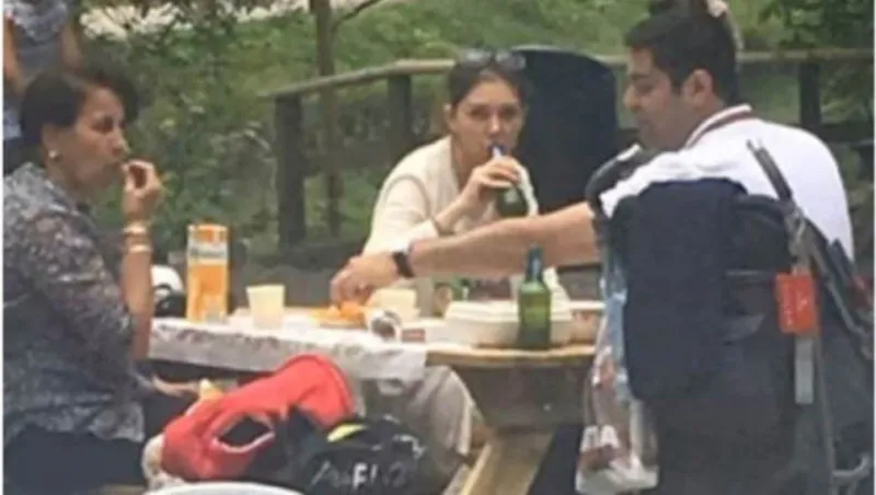 فيديو| ظهرت بدون الحجاب واحتست البيرة.. مذيعة إيرانية تثير غضب رواد مواقع التواصل 