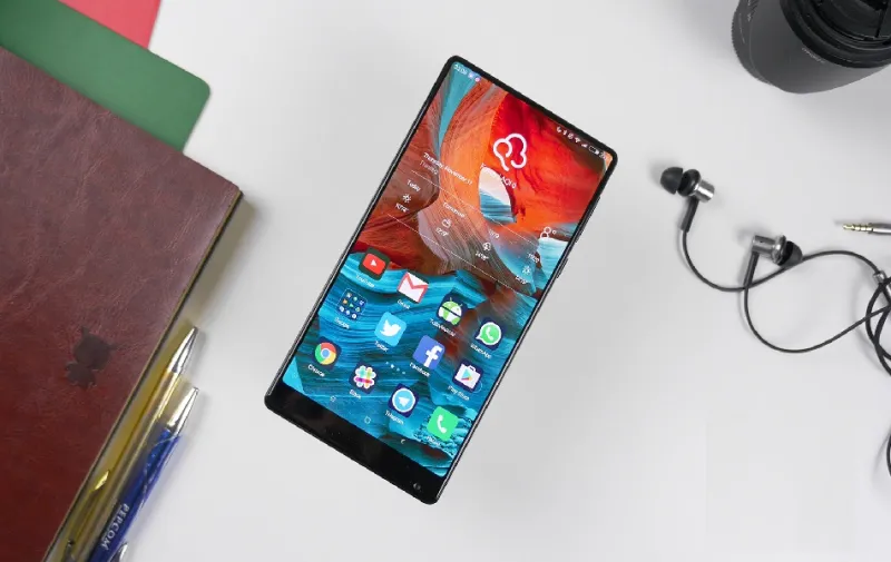 قائمة بـ 8 هواتف ذكية ستبهرك في 2018 (فيديو)