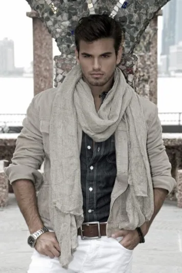 لطلة أكثر أناقة.. اجعل الكتان رفيق خزانتك الصيفية!