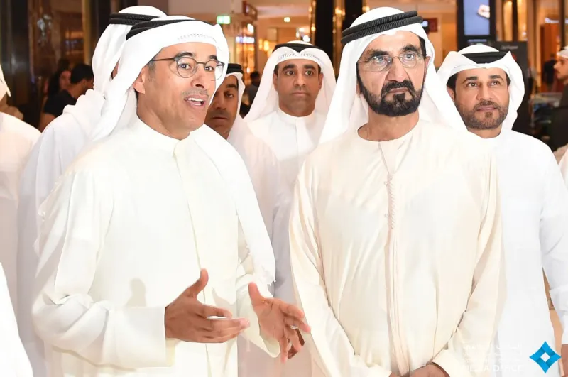 محمد بن راشد يزيح الستار عن مجسم برج خور دبي