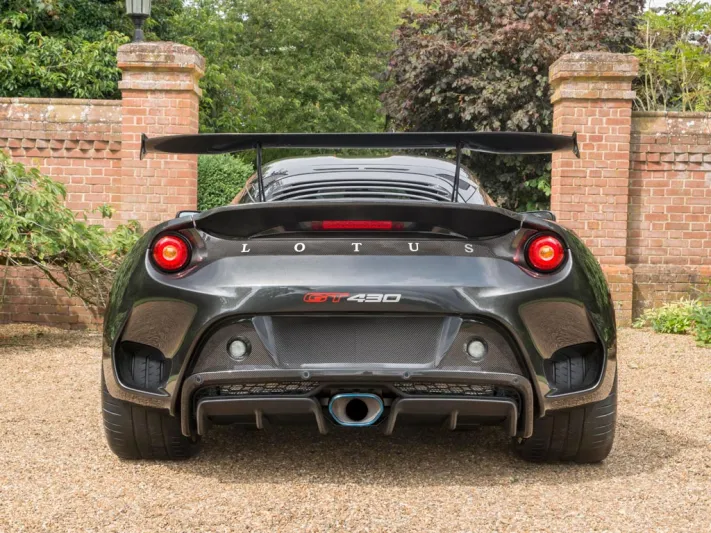 "لوتس ايفورا سبورت جي تي 430" تتألق بأداء يليق بالمحترفين