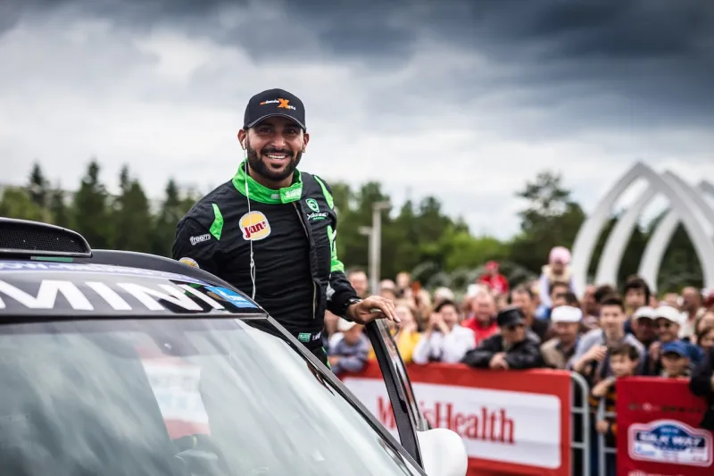 فيديو| يزيد الراجحي يمنح فسه هدية باهظة الثمن! 