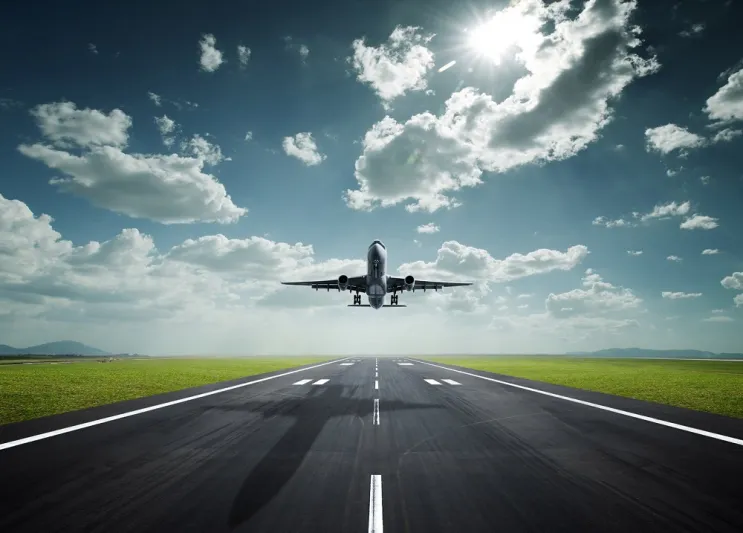 فيديو| حادث غريب لارتطام طائرة بصخور جليدية وسط الغيوم