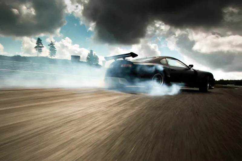 الاستهتار على الطريق يكلّف آسيوياً مليون درهم