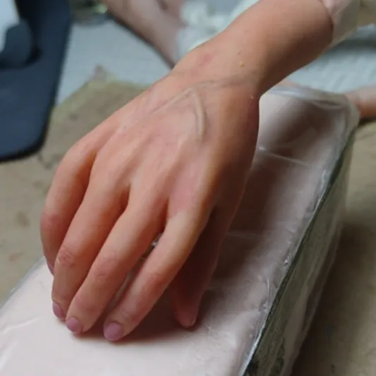 «جدو سرحان»  أول أعمالها ..تعرف علي نورة جوهري صاحبة الأنامل الذهبية 