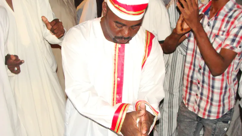 شاهد.. أغرب عادات الزواج في السودان