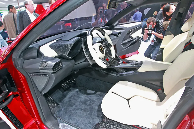 «أوروس 2018».. ما لا تعرفه عن السيارة الأرخص والأكثر شعبية من لمبرجيني (صور)