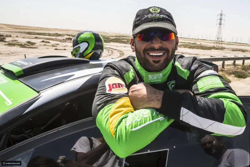 يزيد الراجحي يستعرض أسطول سياراته في فرنسا