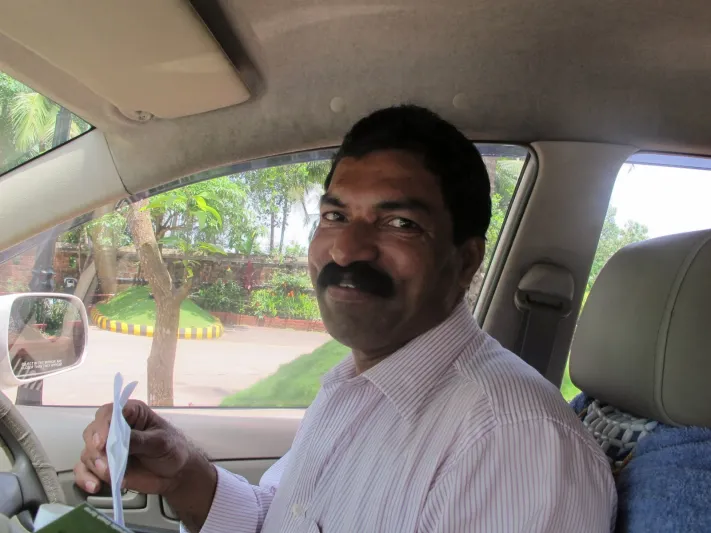 فيديو| عمل إنساني يقوم به مقيم هندي مع مسنة سعودية لمدة عامين