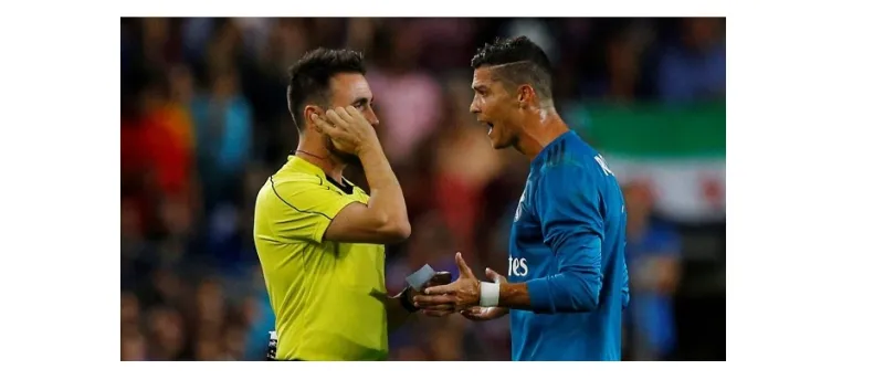 رونالدو مهدد بعقوبة قاسية بعد طرده في كلاسيكو السوبر