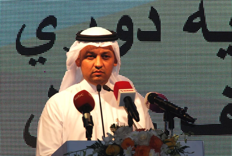 عادل عزت يحظى بإشادة الشارع الرياضي بسبب ناصر الشمراني