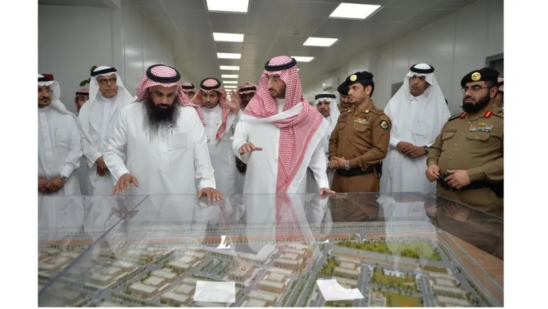 نائب أمير مكة يتفقد مجمع الدوائر الحكومية ومستشفى قوى الأمن
