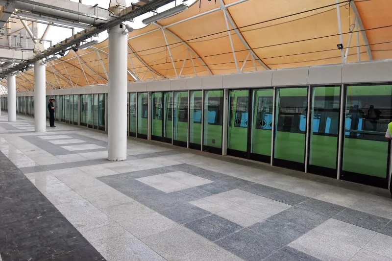 فيديو|صاعقة تضرب محطة قطار المشاعر بمكة