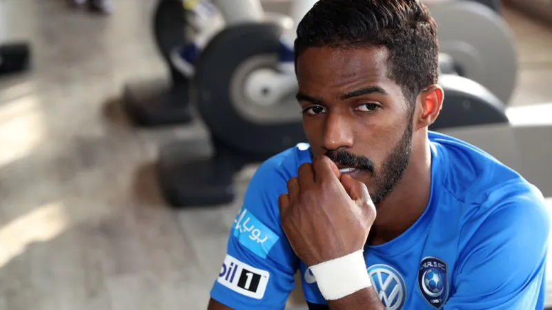 ما هو المرض الذى أبعد النجم السعودي «#نواف_العابد» عن اللعب والتدريبات؟ 