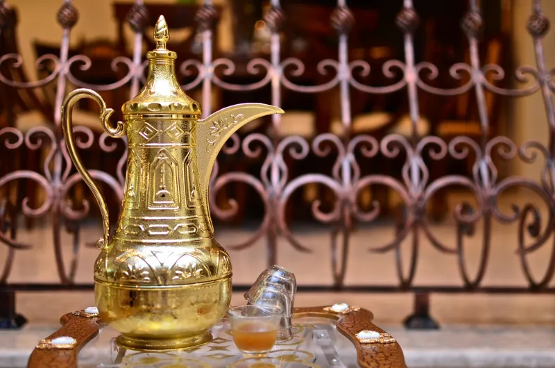 فيديو| اب سعودي يحول سطح بيته إلى مقهى في أبها