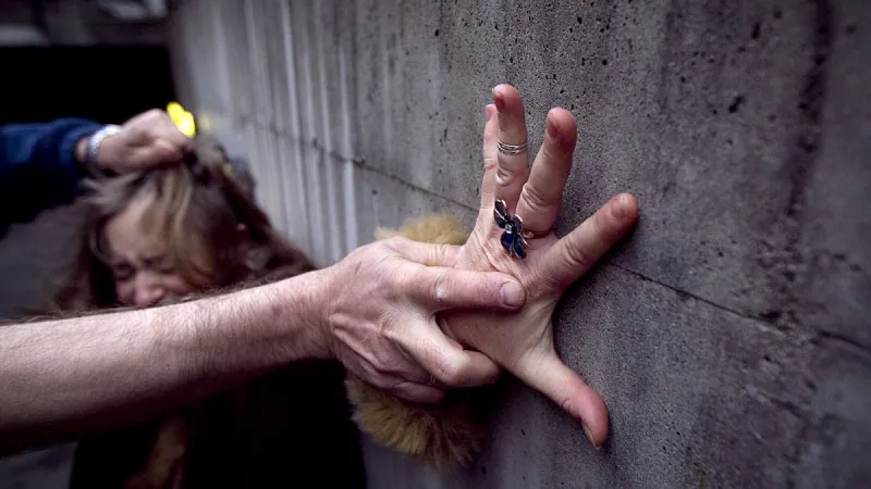 الإعدام والمؤبد لـ12 شاركوا في اغتصاب مختلة