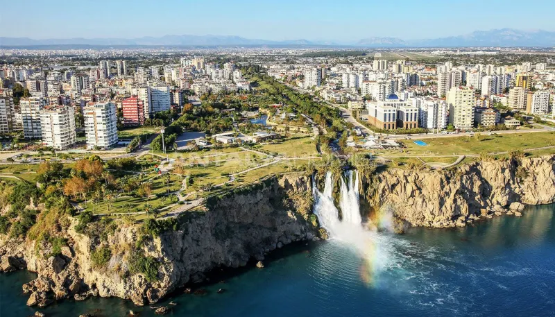 أنطاليا.. وجهة ممتعة لعشاق الشواطئ والتاريخ