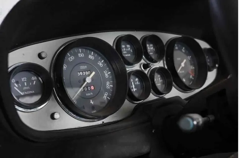 صور| العثور على سيارة فيراري من طراز نادر في اليابان