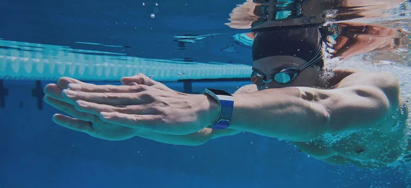 المزايا العشرة للساعة Fitbit Lonic