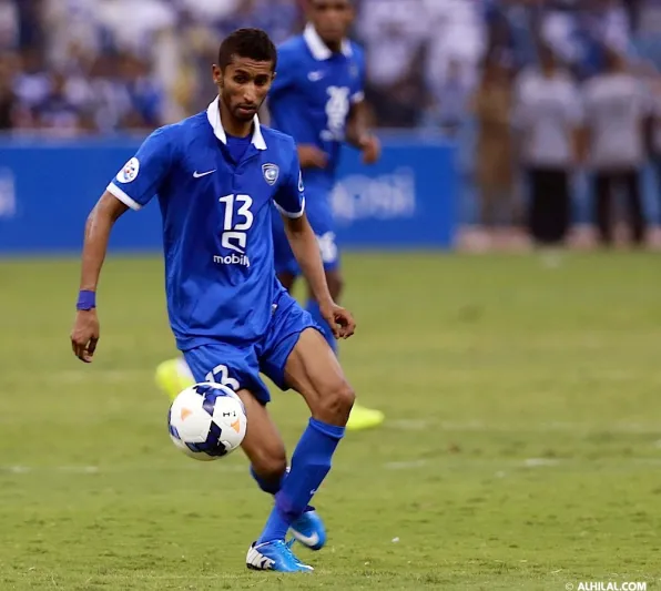 فيديو سلمان الفرج يثير الجدل بتصرف غريب أثناء عزف النشيد الوطني