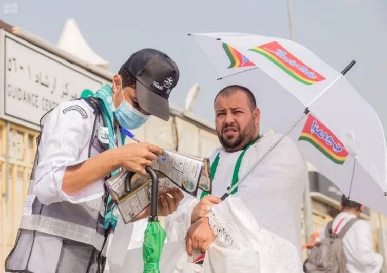 الكشافة السعودي لوحة إنسانية في العطاء على صعيد عرفات