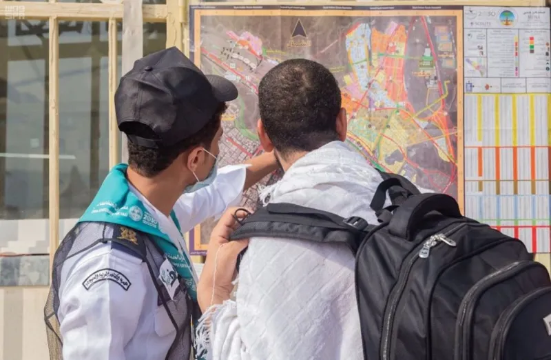 الكشافة السعودي لوحة إنسانية في العطاء على صعيد عرفات