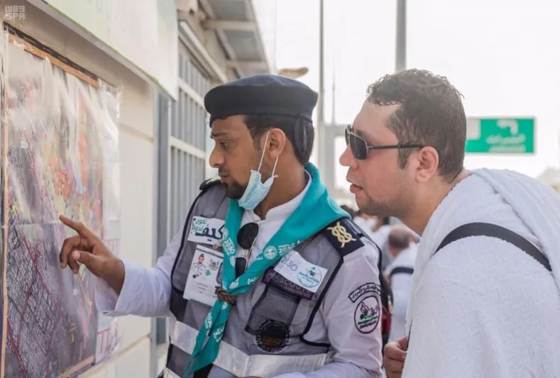 الكشافة السعودي لوحة إنسانية في العطاء على صعيد عرفات