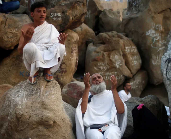 فيديو:مقاطع مؤثرة للحجاج في الوقوف بعرفة