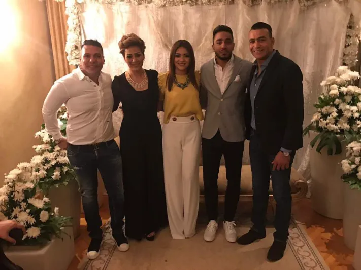 صورة ..انتهاء أزمة فسخ الخطوبة بين كهربا والحضري