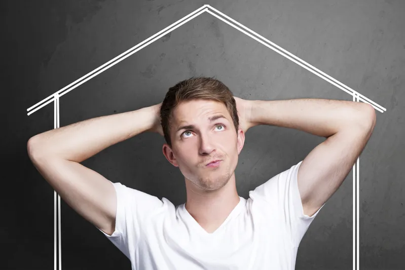 قضم الاظافر وعض القلم.. عادات غريبة لكل منها تفسير قد لا تعرفه