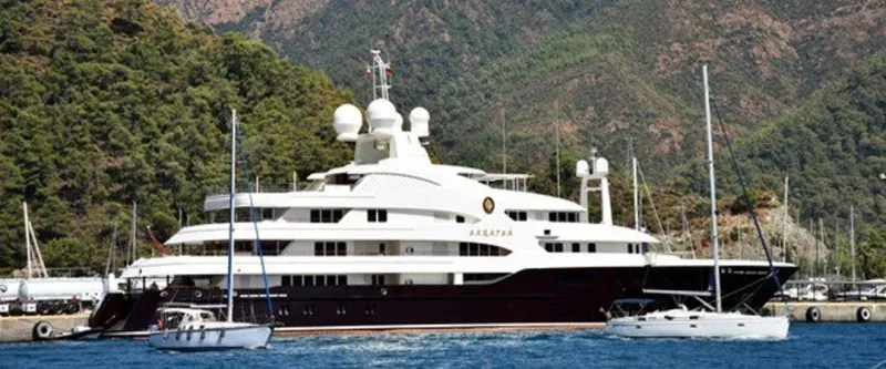 فخامة يخت ملك الأردن تشعل الصحافة التركية (صور)