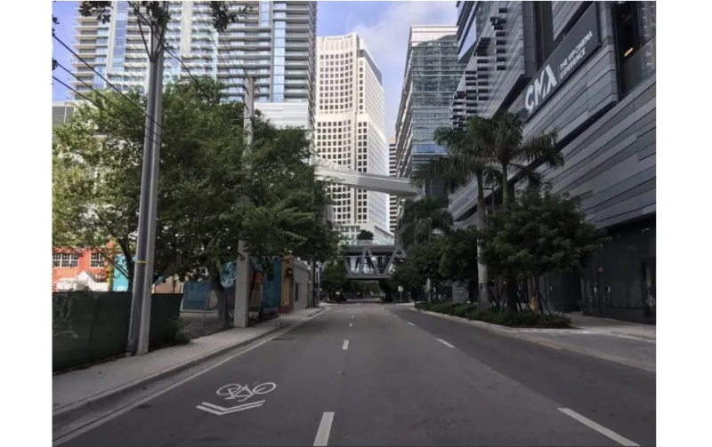 شاهد ميامي قبل قدوم الإعصار سحب سوداء وشوارع خالية